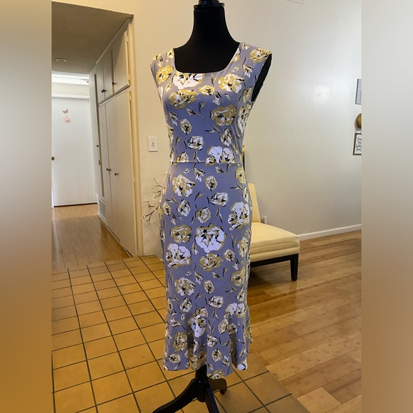 NWOT MERMAID DRESS GRAY FLOWER DESIGN - Picture 2 of 12